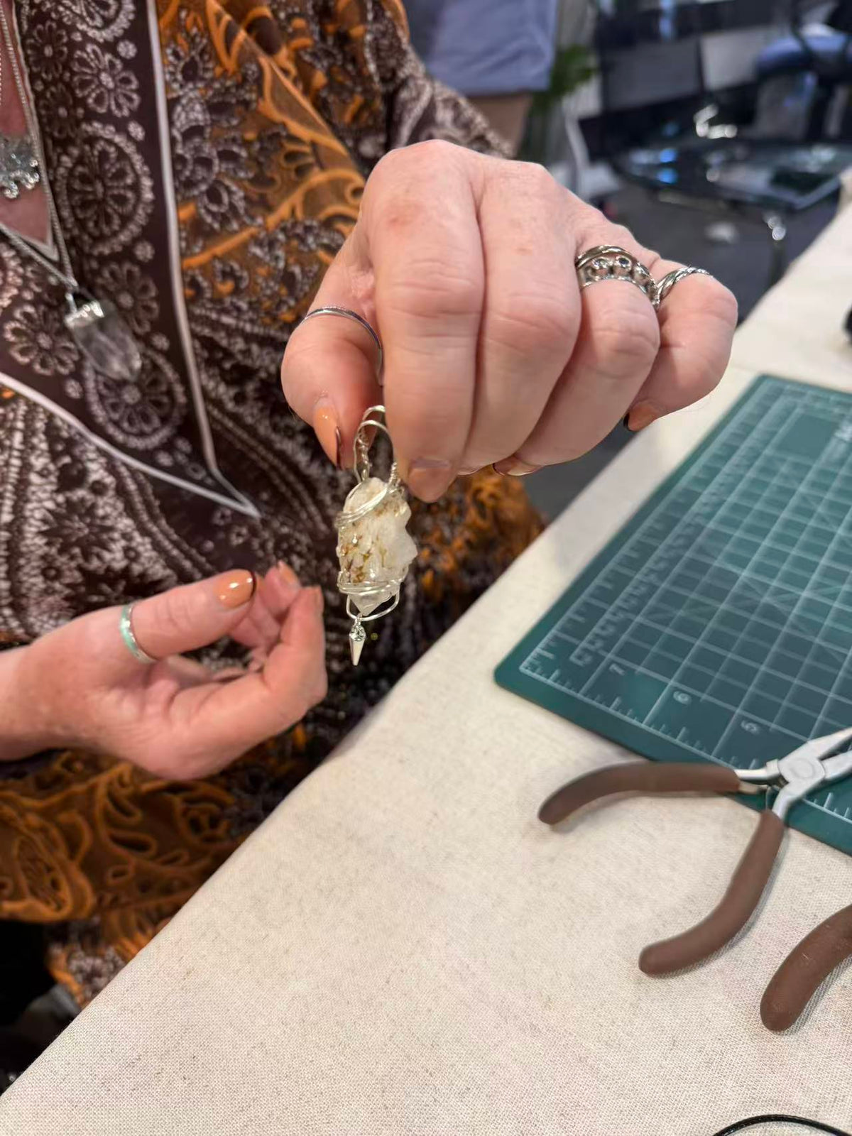 Wire-wrapped jewellery and workshop examples at O&E Art Craft Studio